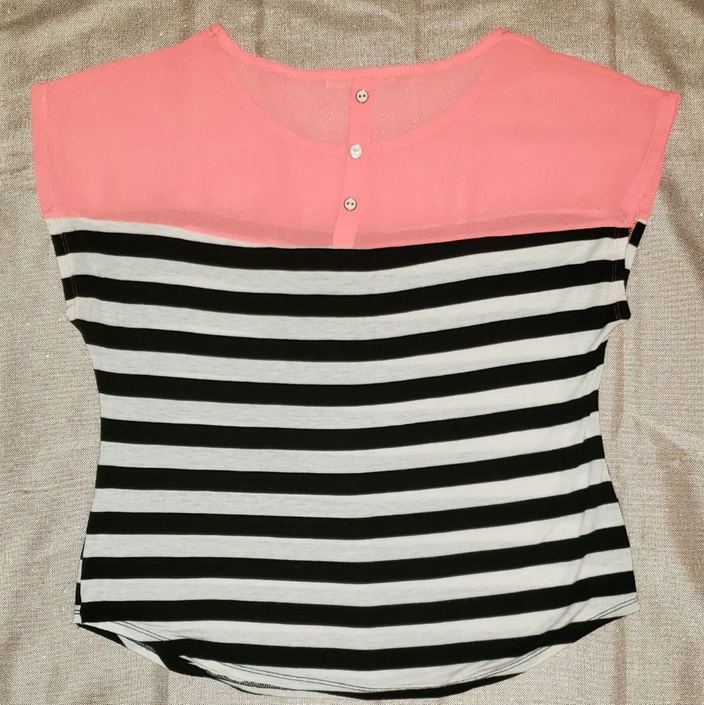 🏷 Danbee Top W/ Button Accents